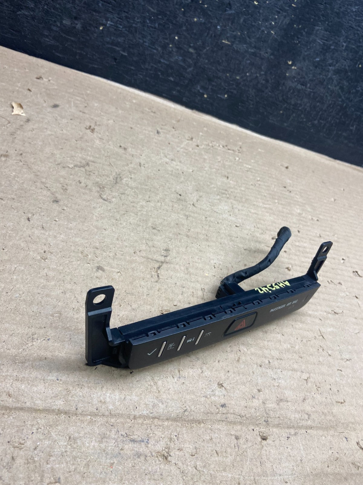 2013 - 2017 Buick Enclave Center Dash Hazard Waring Multi Switch AH5342 DG1