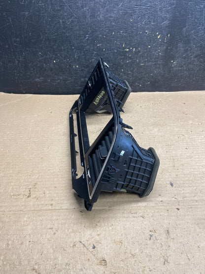 2017-2019 Hyundai Elantra Center Radio Climate Control Air Vent Bezel ah5400 DG2