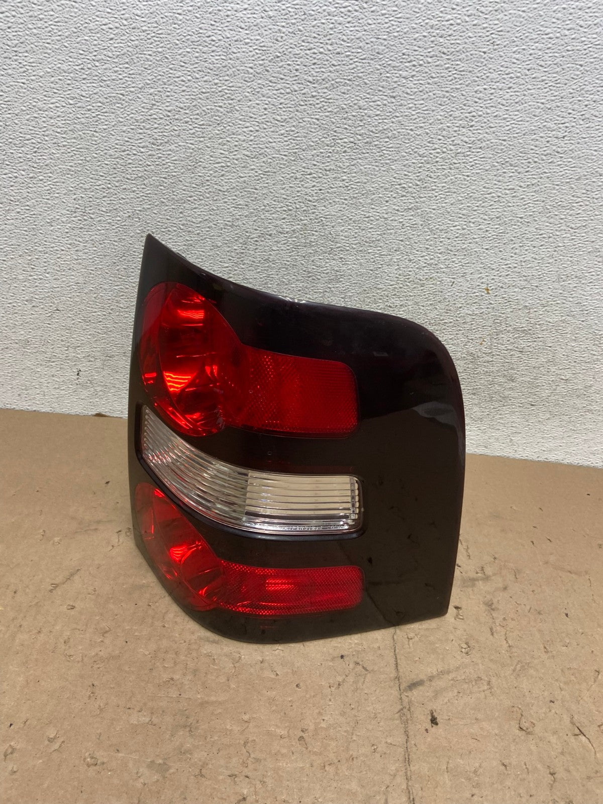 2006 to 2010 Ford Explorer Right Passenger Side Tail light AG5664 LK0