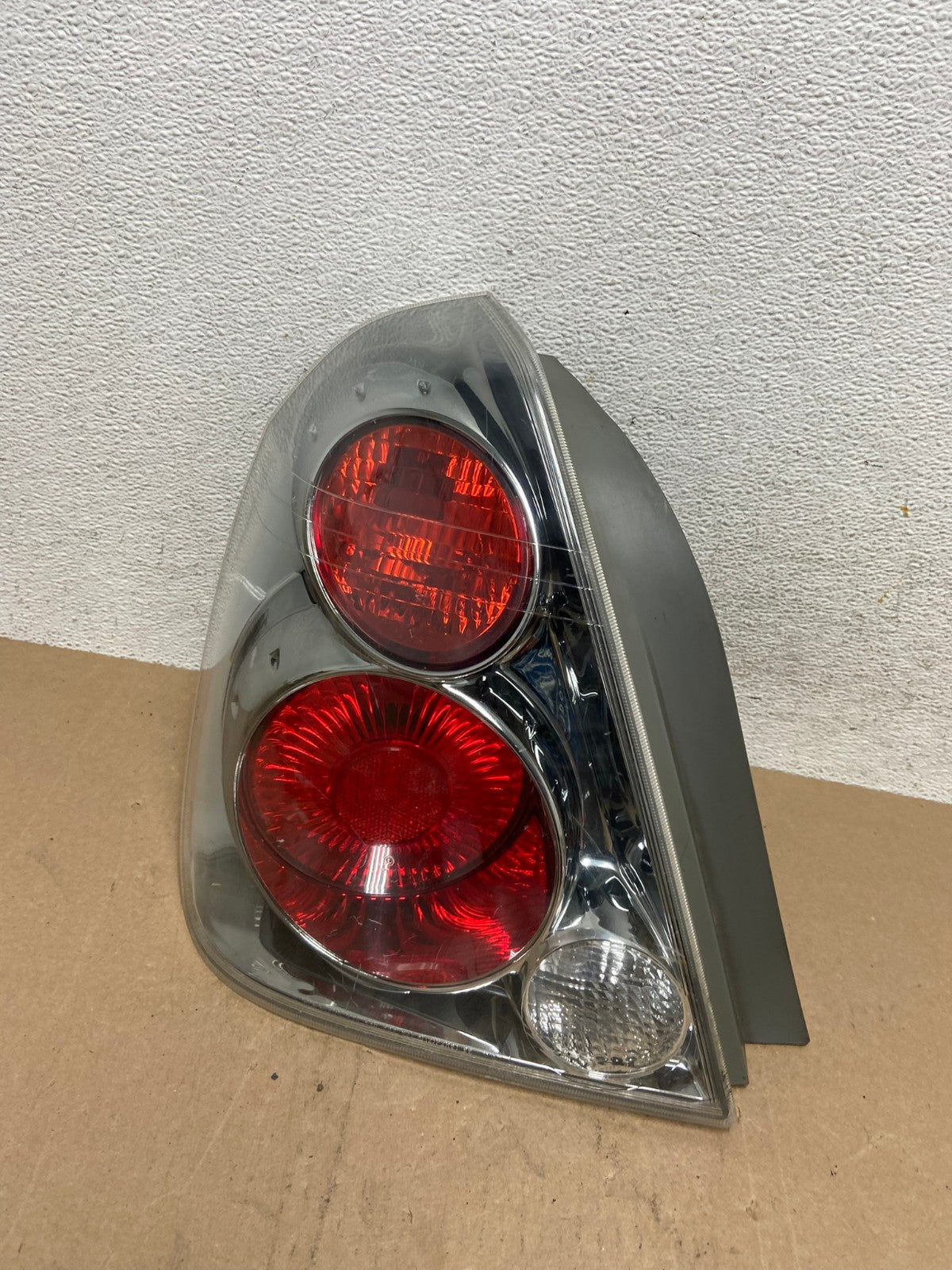 2005 to 2006 Nissan Altima Left Driver Side Tail Light AE6687 LK0