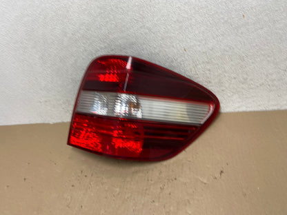 2009 to 2011 Mercedes ML350 ML-Class Right Passenger RH Tail Light AG6936 LK1