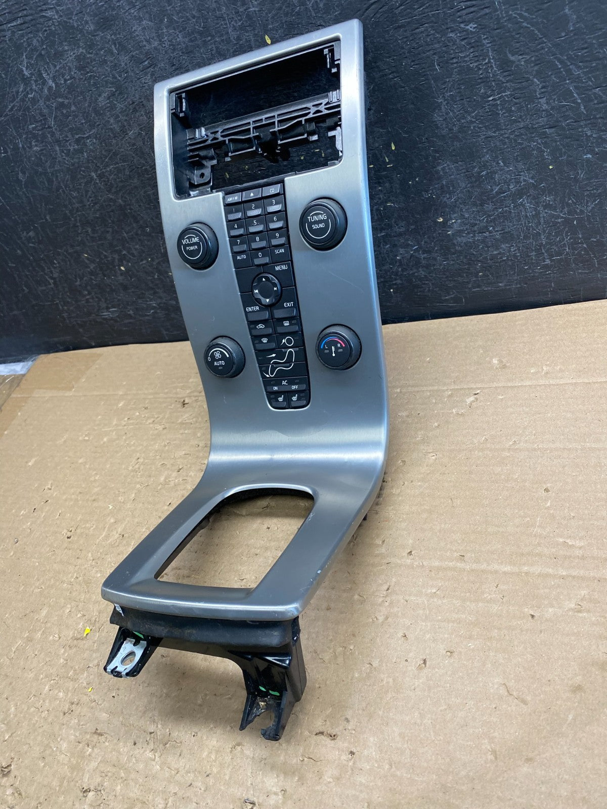 2004 2005 2006 Volvo S40 Radio Climate Control Shifter Panel Bezel AG84554