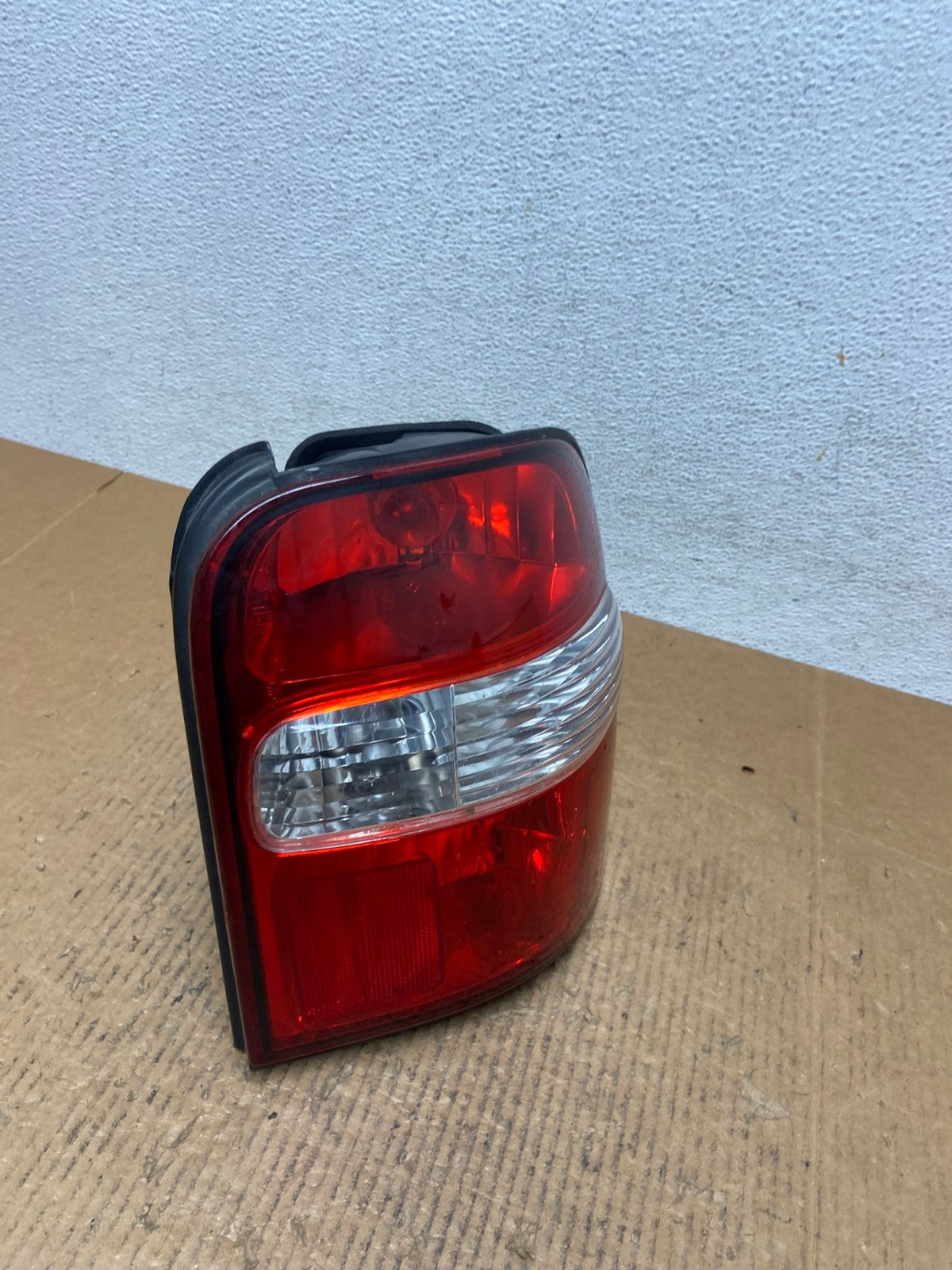 1998 to 2002 Kia Sportage Right Passenger RH Side Tail Light AE1396 LK2