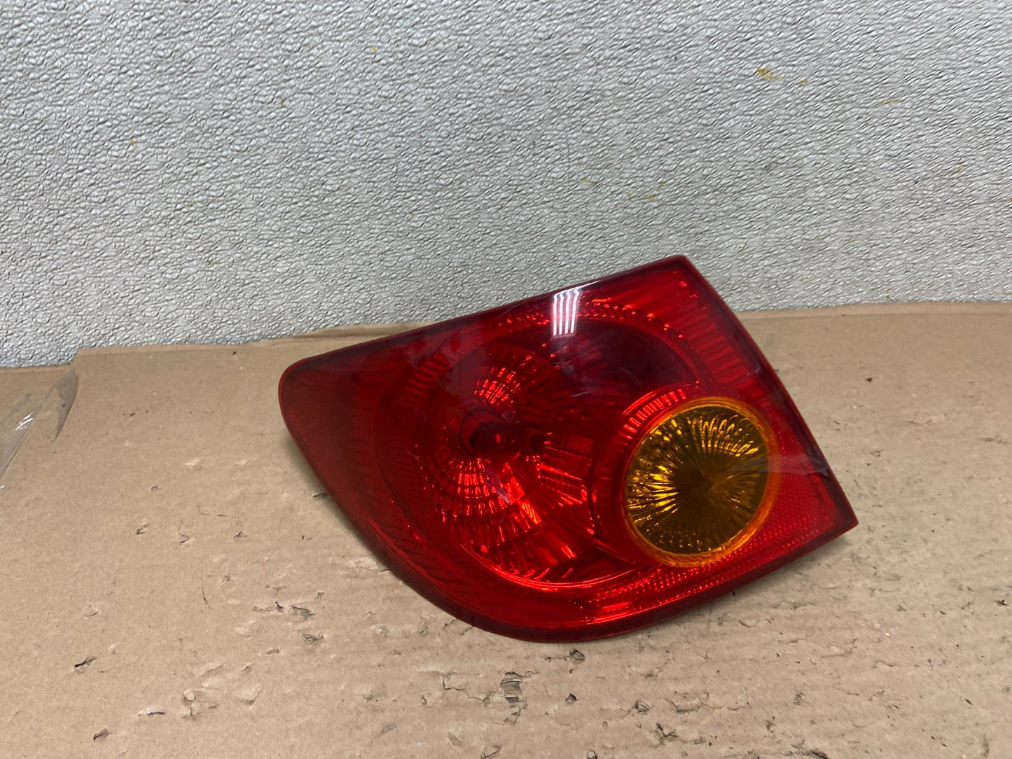 2003 to 2005 Toyota Corolla Left Driver Lh Side Tail Light Oem AB0860 LK0
