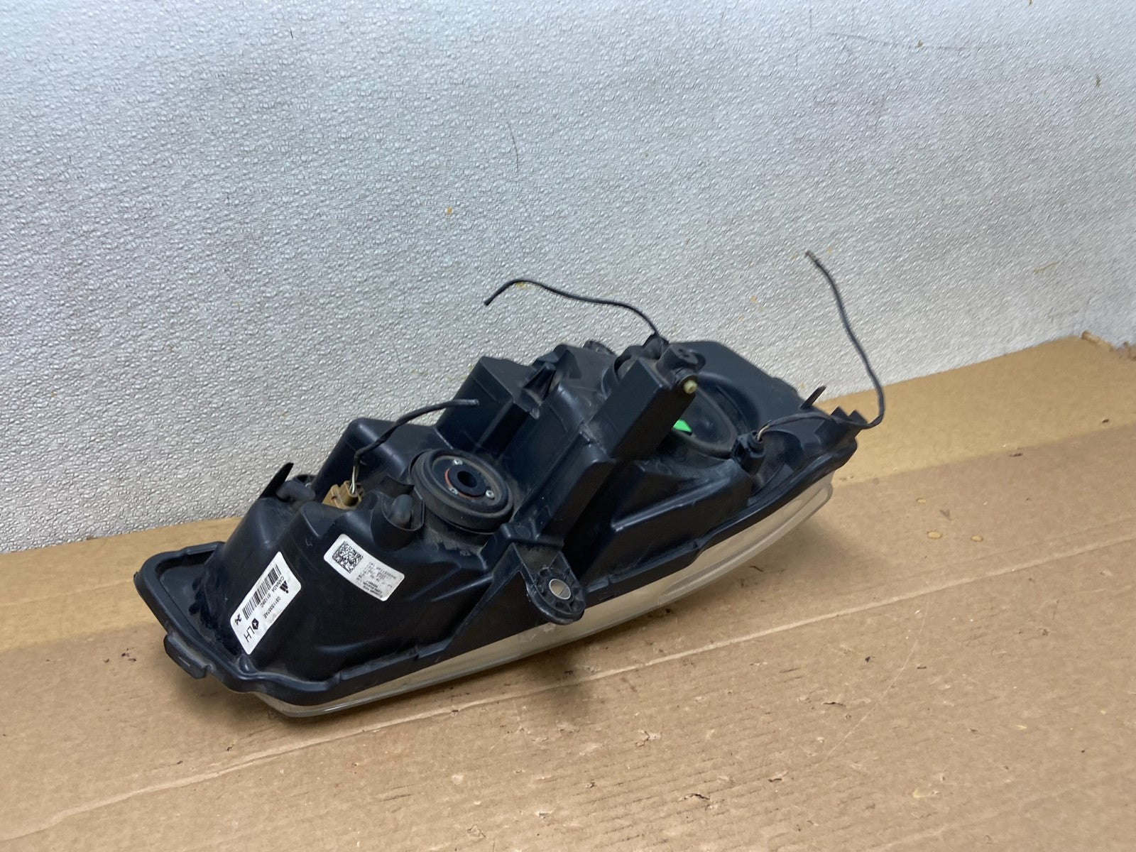 2008 to 2016 Chrysler Town and Country Left Driver Lh Side Headlight AB5227 DW5