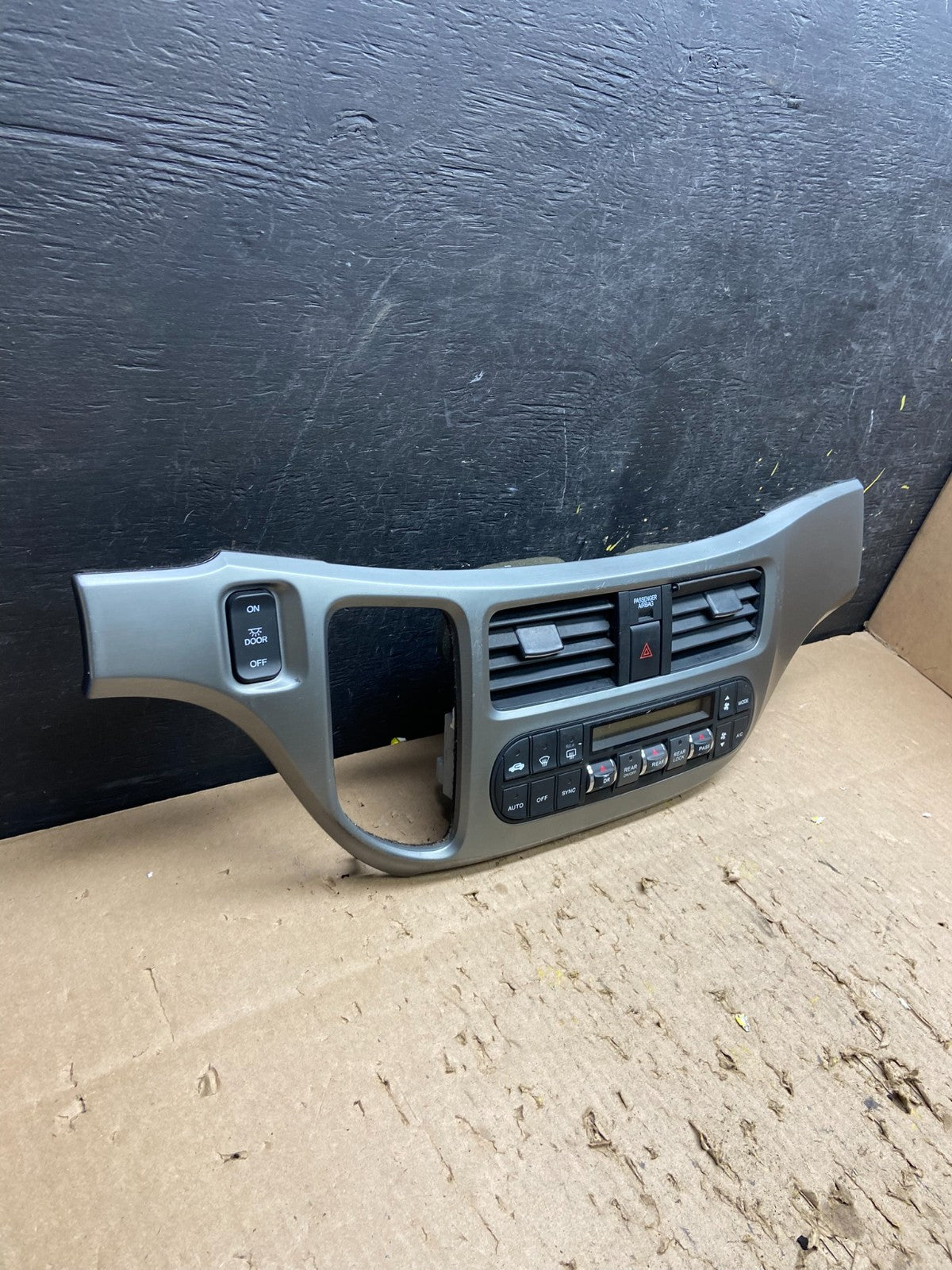 2005 to 2010 Honda Odyssey Radio Climate Control Dash Trim Bezel T8489 DG1