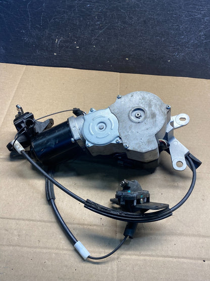 2015-2021 Kia Sedona Entourage Rear Glass Windshield Wiper Motor AE8232 DG4