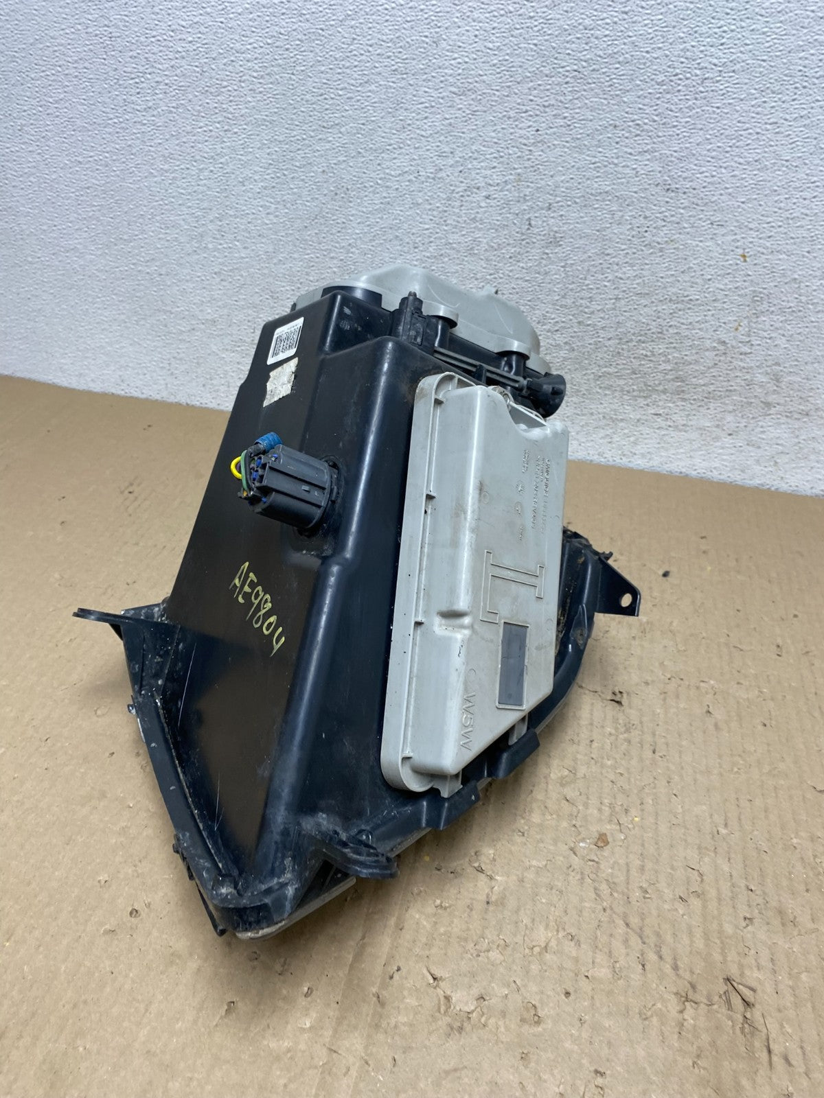 2005 to 2011 Cadillac STS Left Driver LH Side Xenon Headlight AE9804 DW9