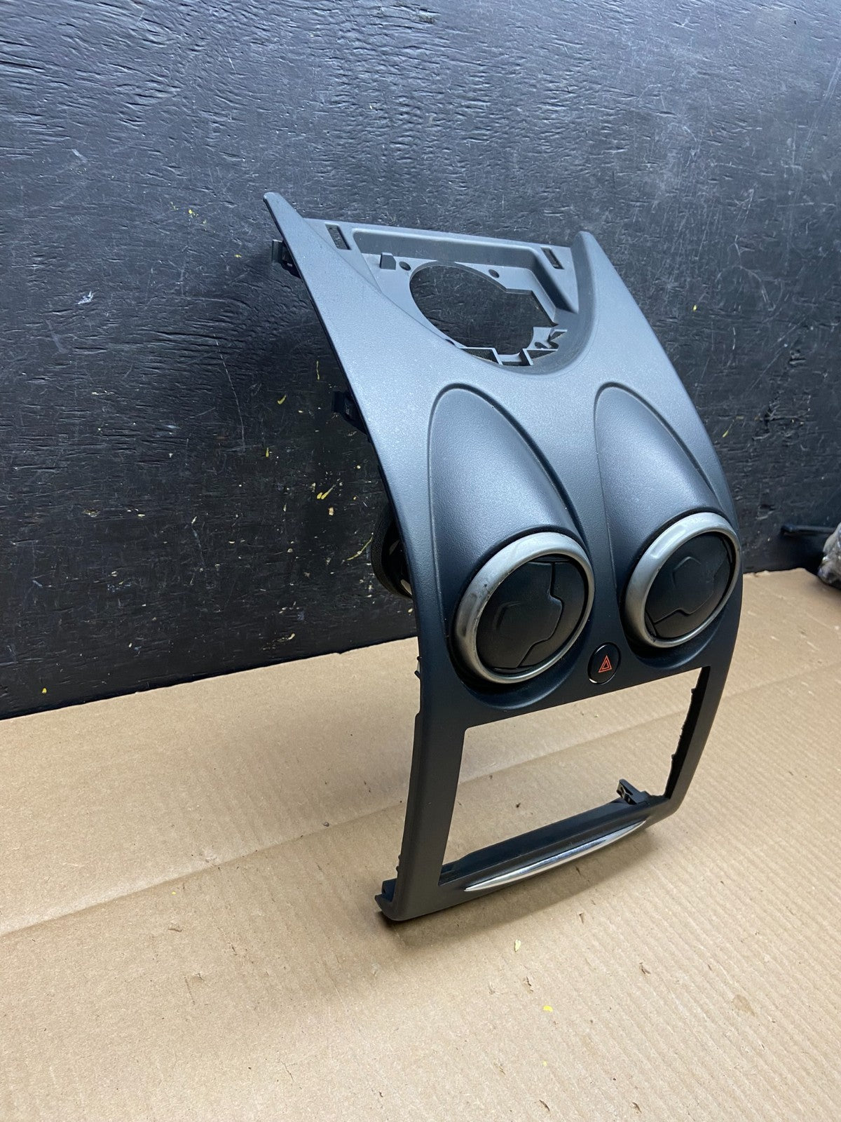 2011 to 2015 Nissan Rogue Dash Upper Center Radio Bezel Trim u5940 DG2