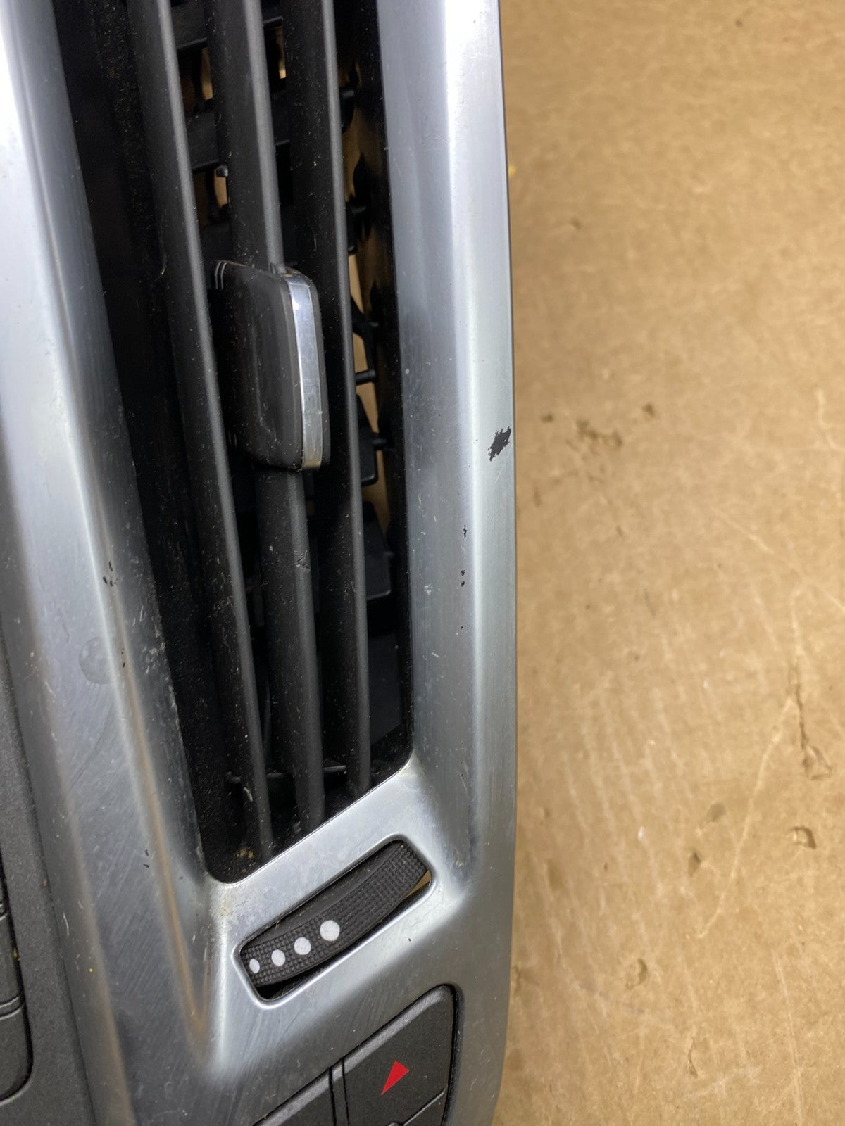 2011-2012 Cadillac SRX A/C Heater Radio Climate Control Panel Bezel OEM Z4490 DG1