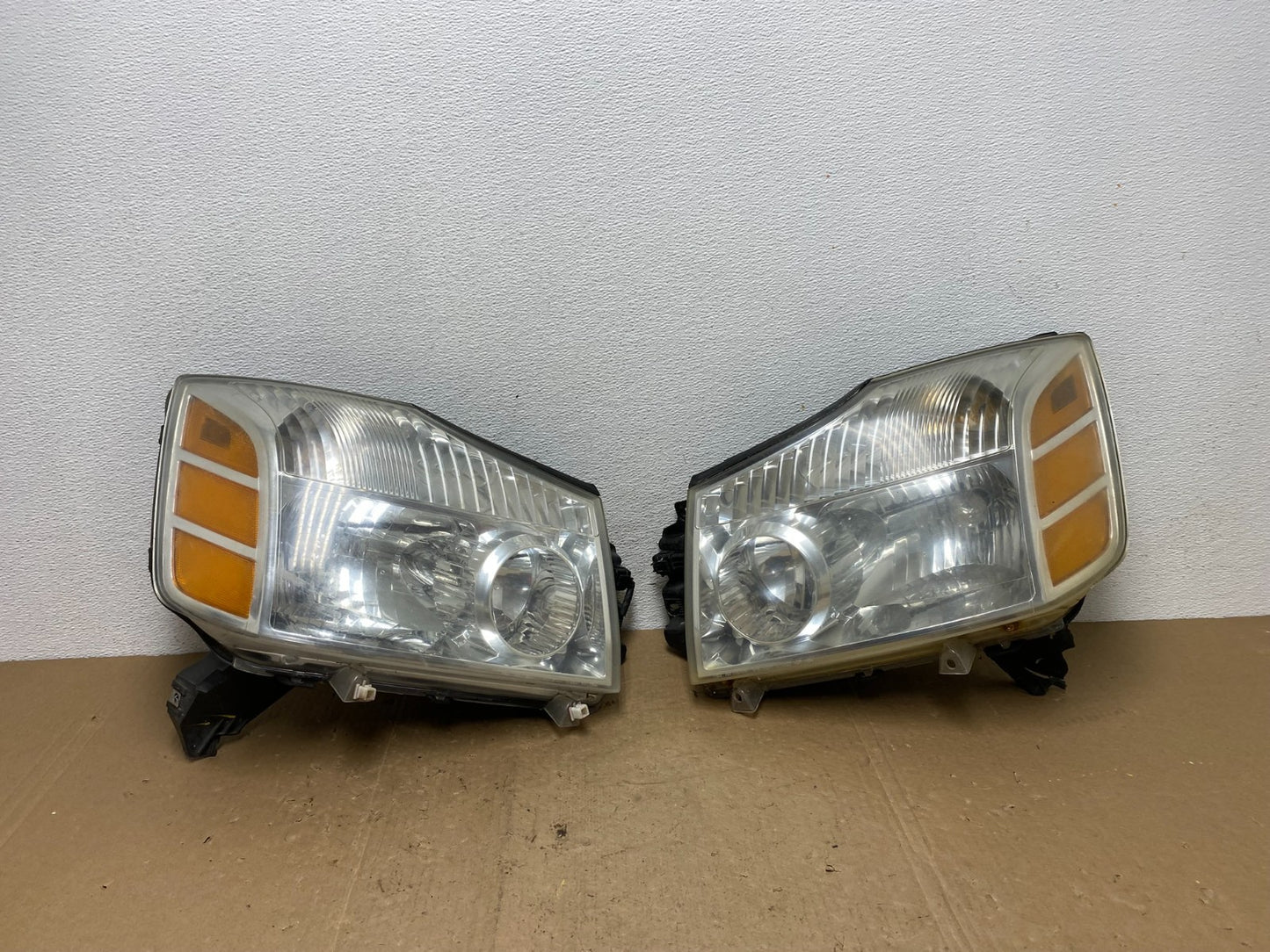 2004 to 2007 Nissan Armada Left+Right Side Set Headlights AC5970 DW0