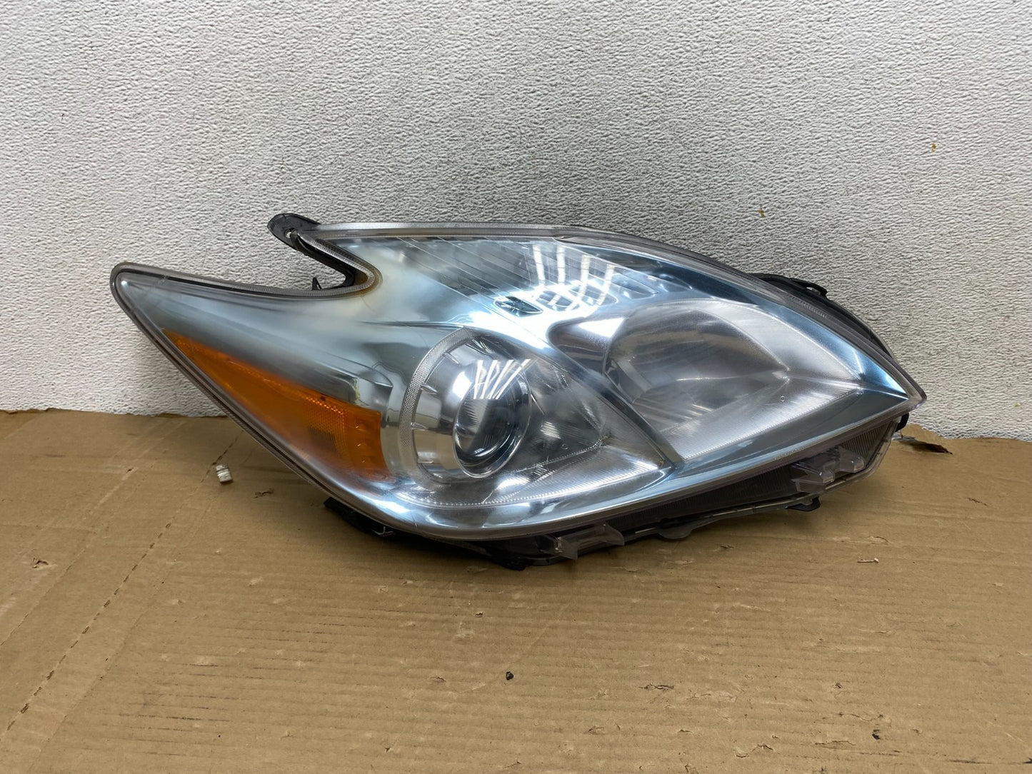 2010 - 2011 Toyota Prius Right Passenger Rh Blue Halogen Headlight AG8151 DW0