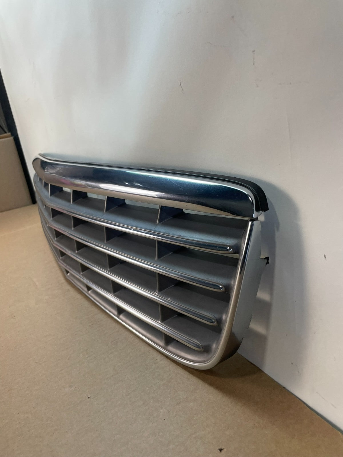2000-2005 Cadillac Deville Front Upper Grille Grill AH0190 DG1