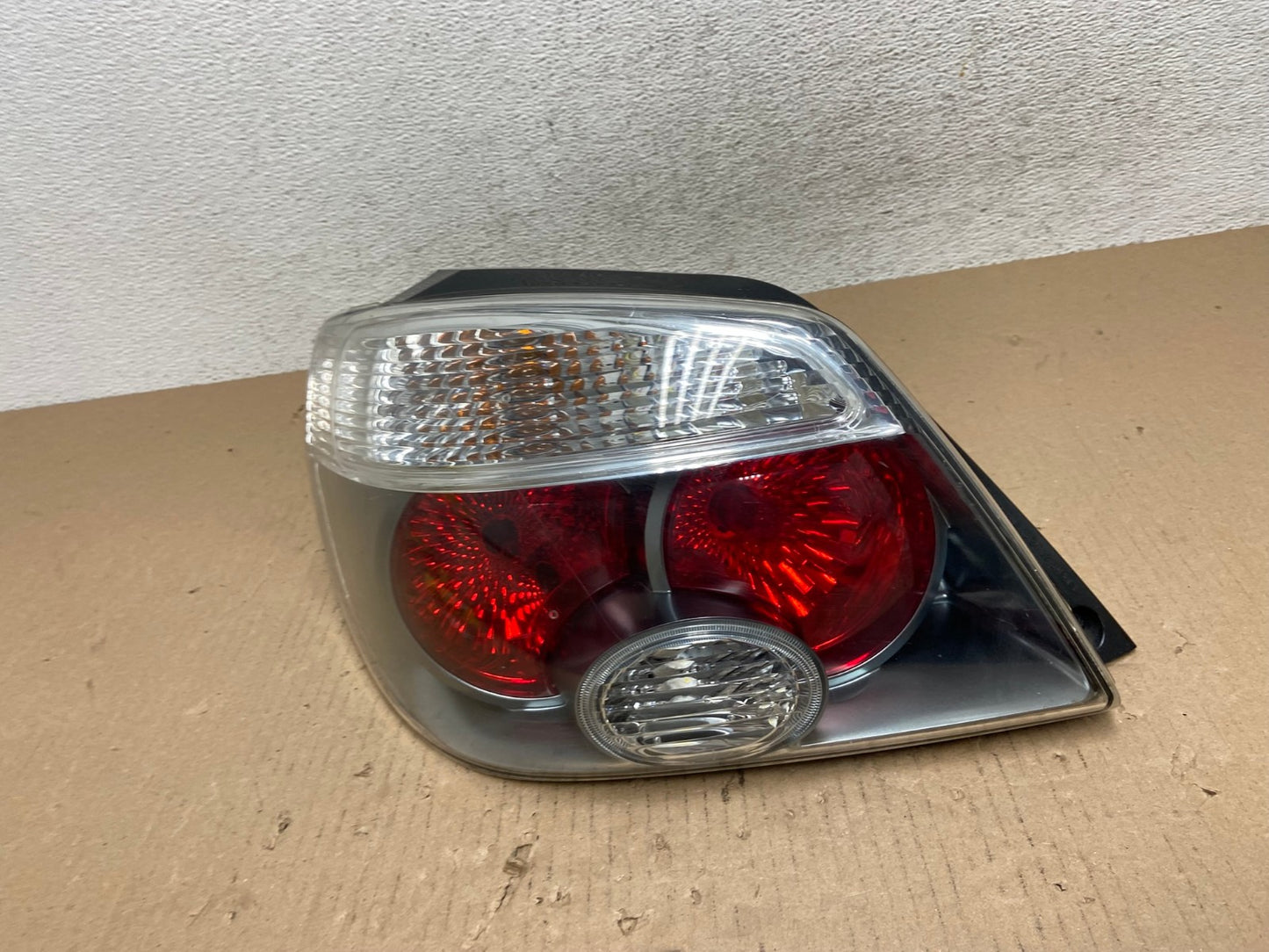 2005 to 2006 Mitsubishi Outlander Left Driver Side Tail Light AE7313 LK0