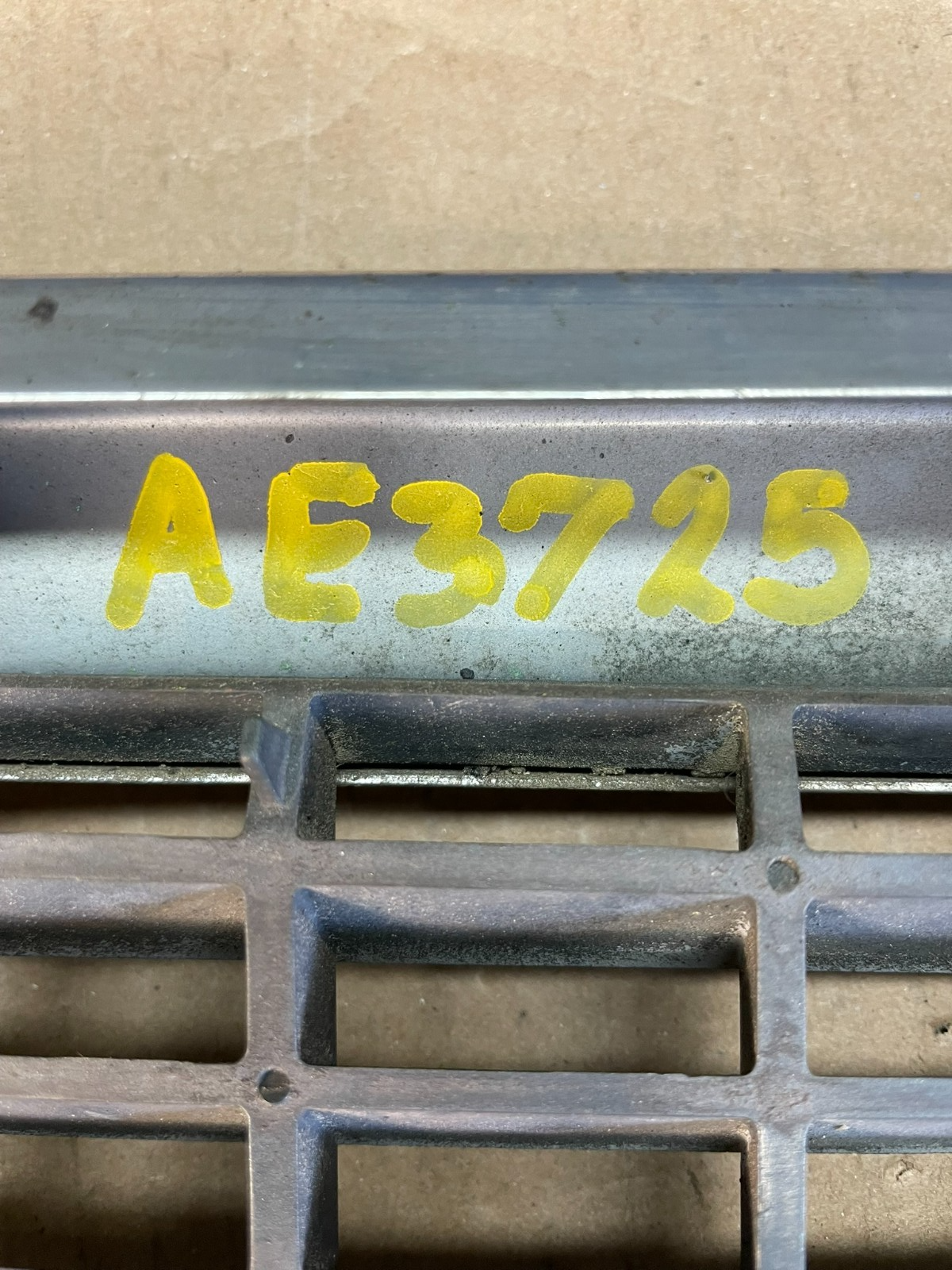 1994 to 1998 Mercedes W140 600SEL S600 Front Hood Grill AE37254