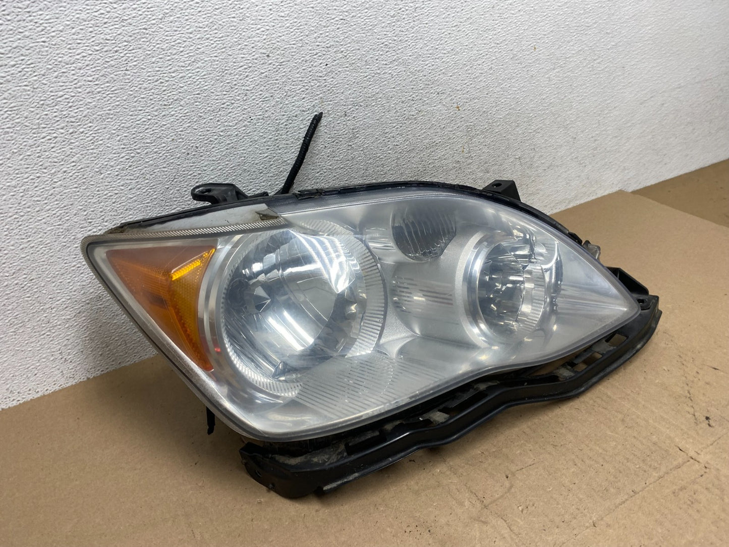 2008 - 2010 Toyota Avalon Right Passenger Side Halogen Headlight AE6736 DW2
