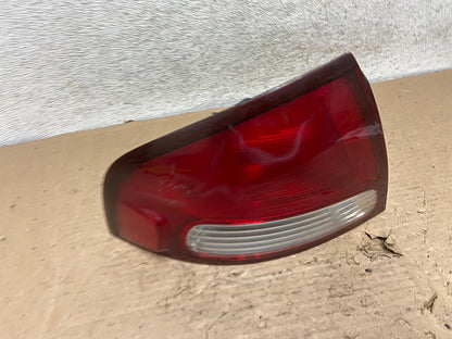 2000 2001 2002 2003 Nissan Sentra Left Driver Side Tail Light AI1063 LK0