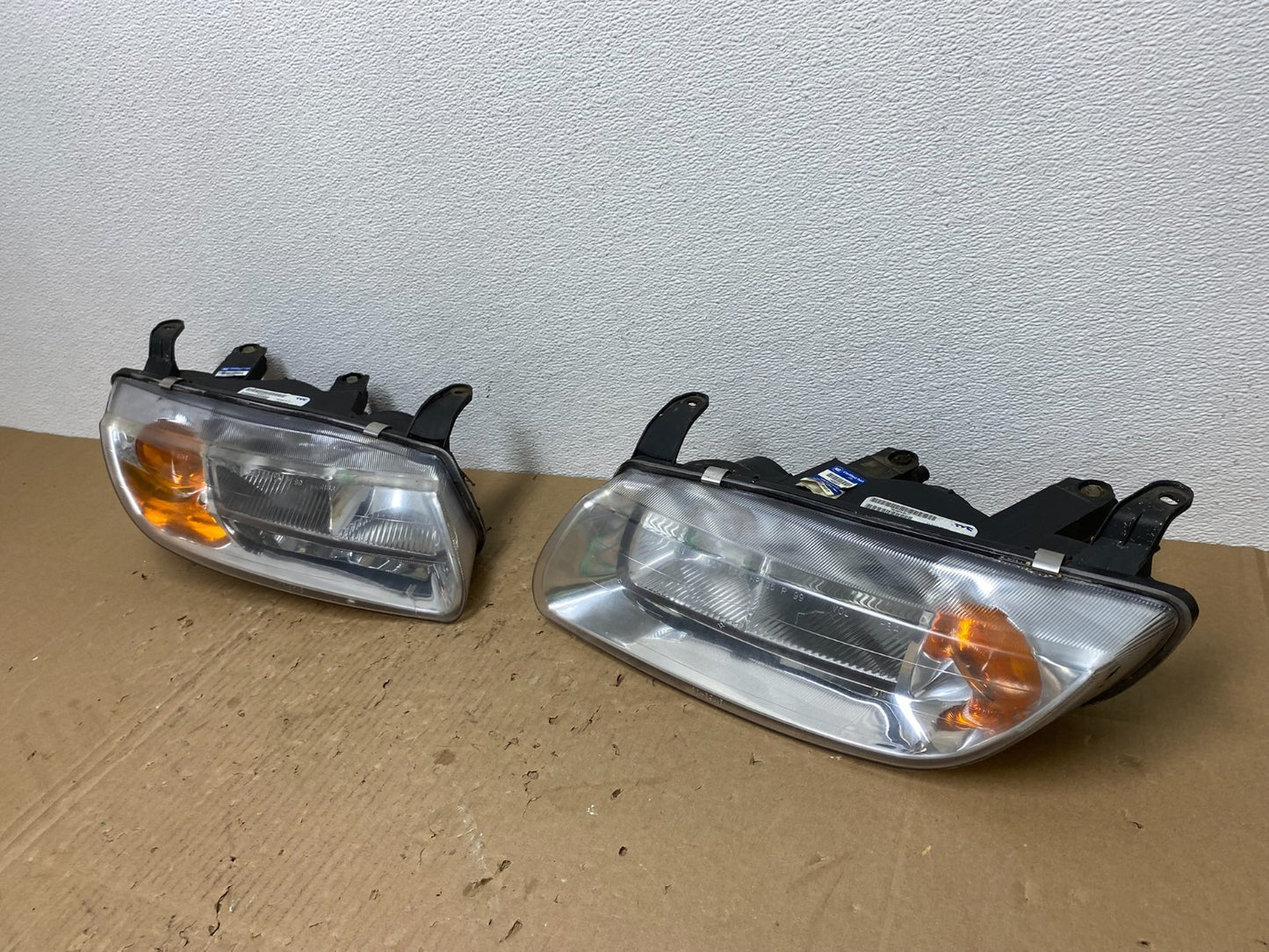 2000 to 2002 Saturn L Series Left+Right Set Halogen Headlights TYC AB6965 DW1