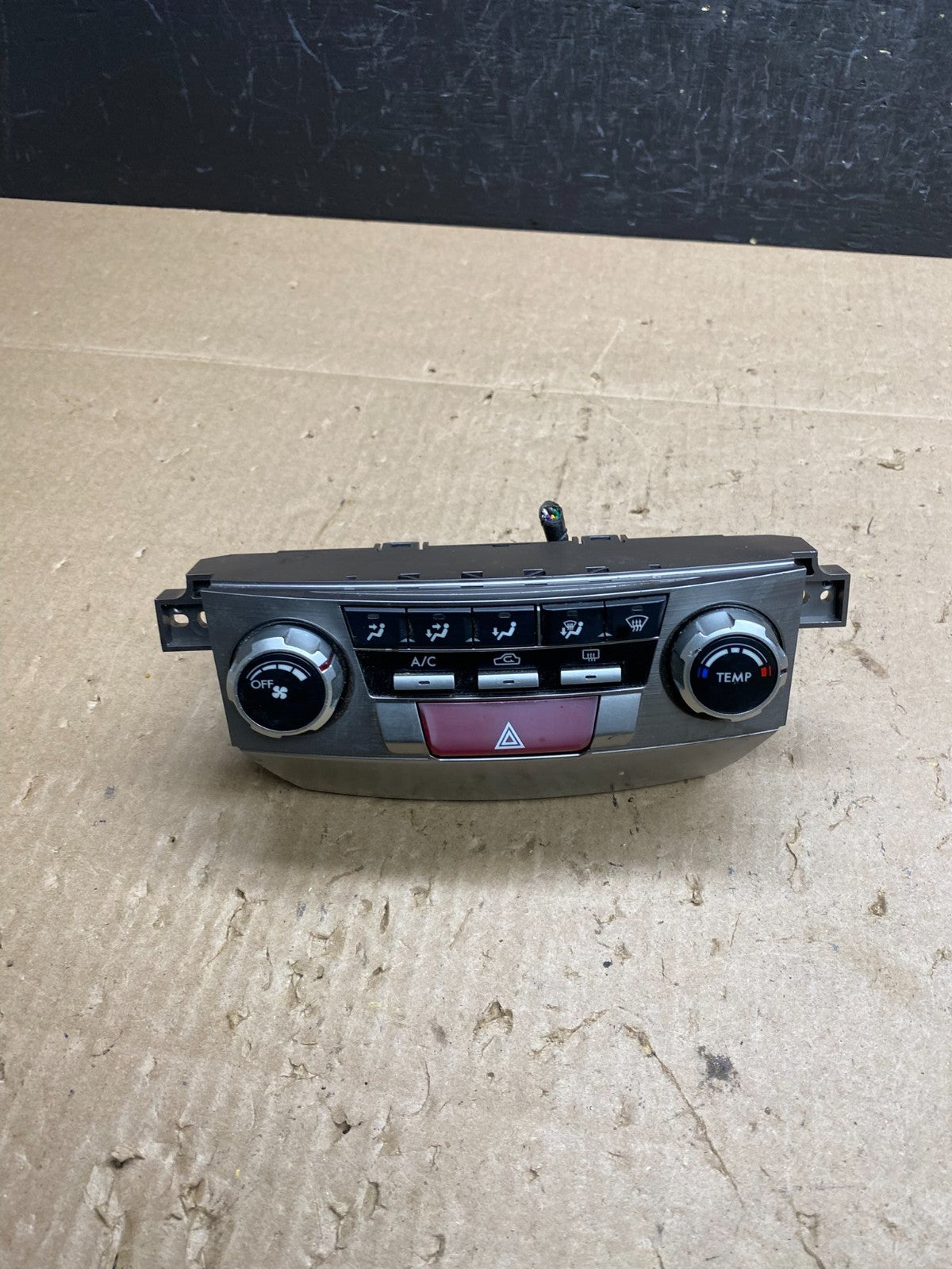 2010 - 2014 Subaru Outback Legacy A/C Heater Climate Control Unit AC6618 DG0