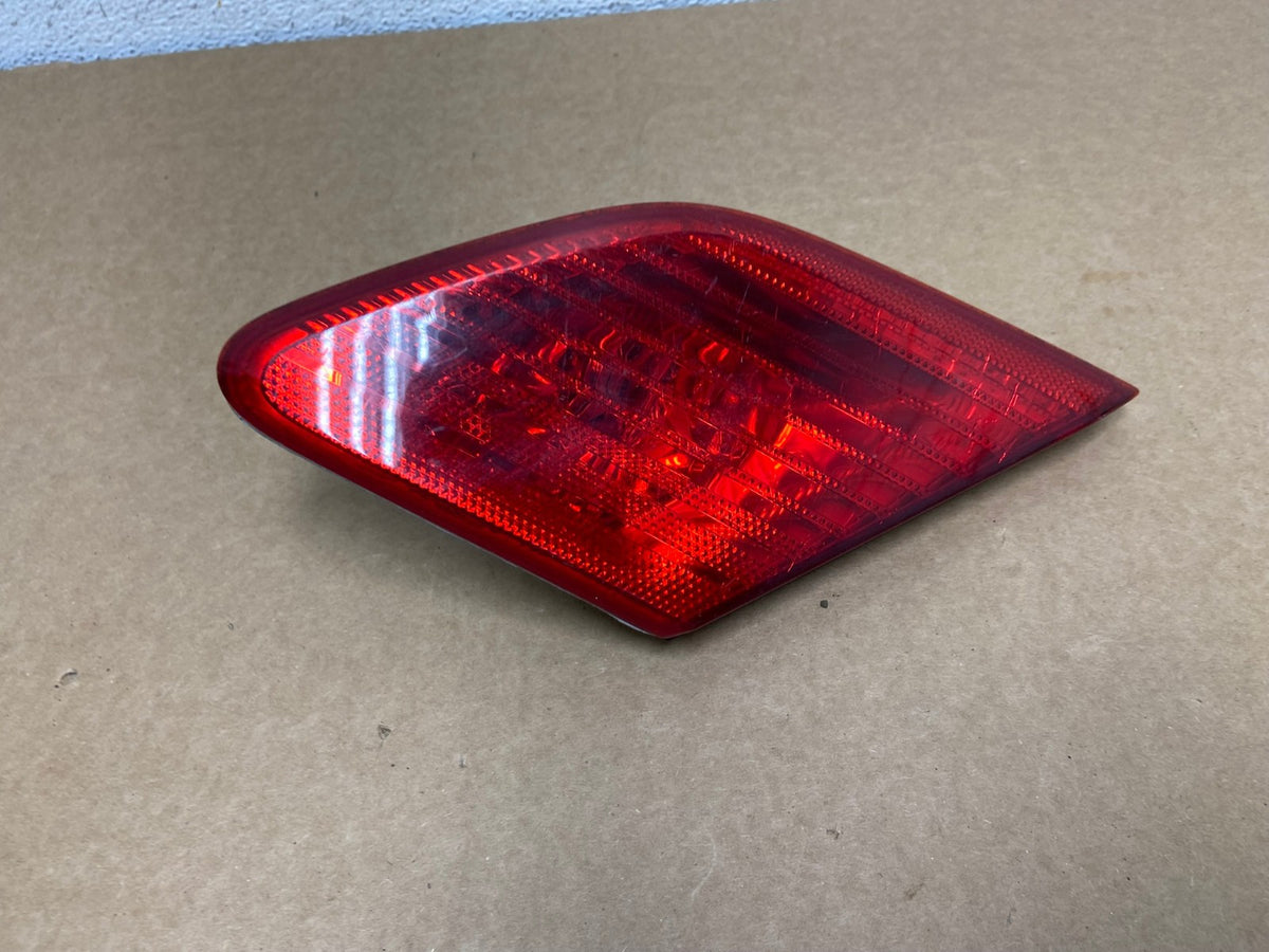2003 to 2004 Toyota Avalon Right Passenger RH Inner Tail Light AI2566 LK2