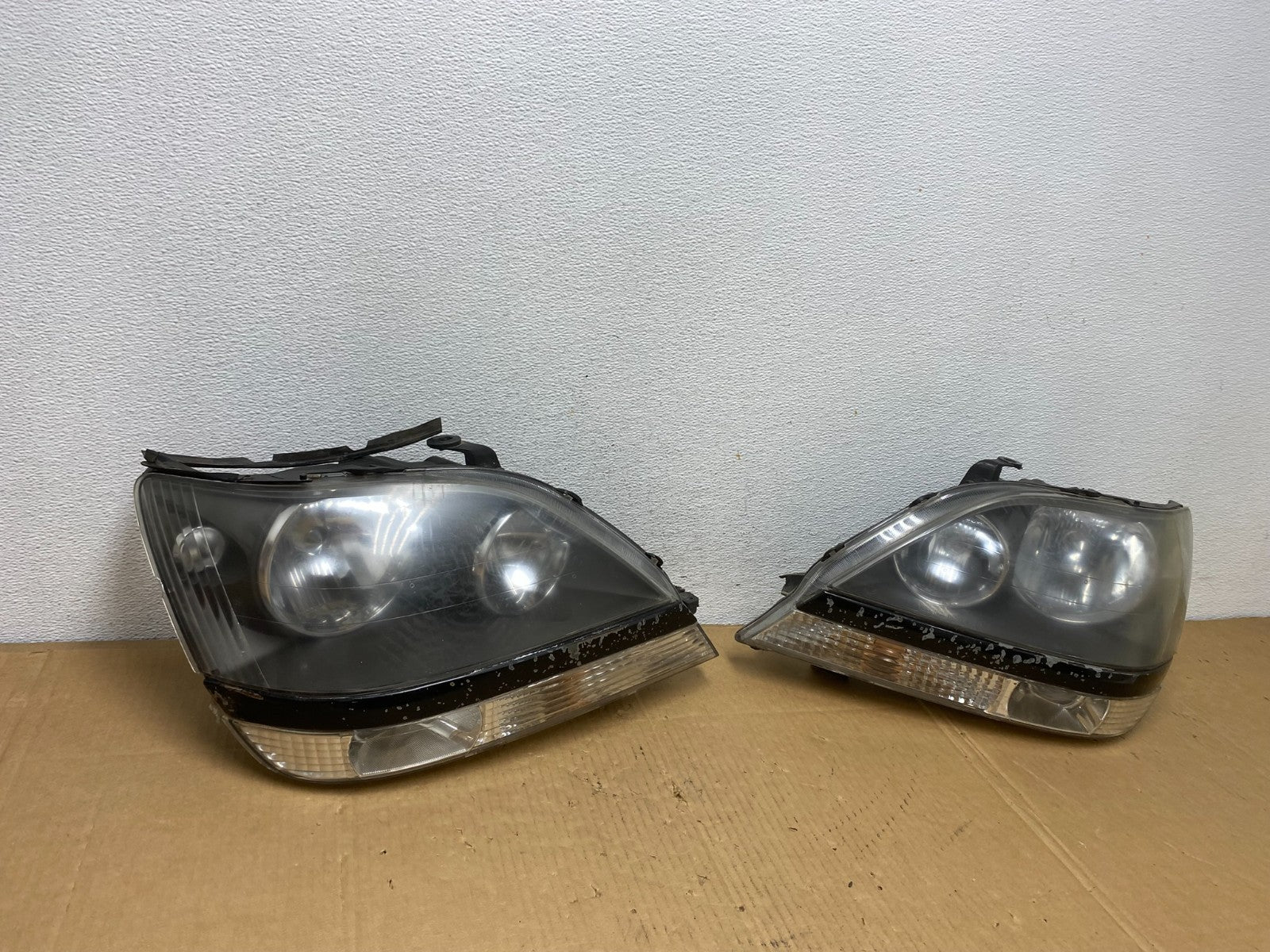 1999 to 2003 Lexus RX300 Left+Right Headlights Halogen AD0876 DW2