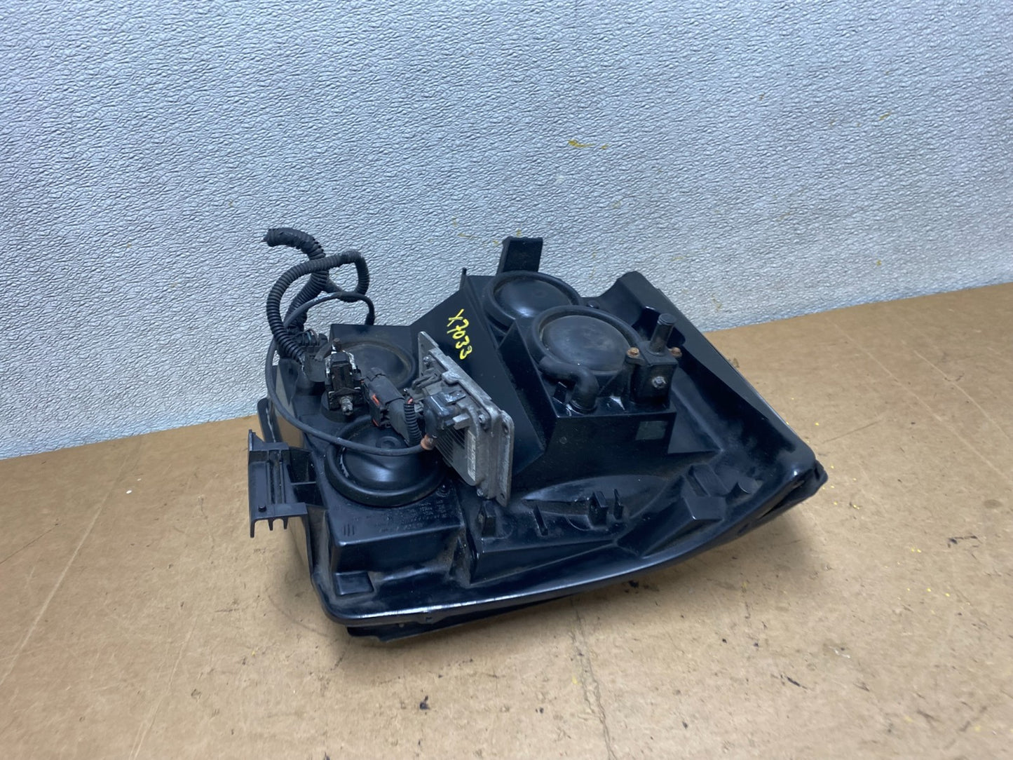 2002 to 2006 Cadillac Escalade Left Driver Lh Xenon HID Headlight Oem X7033 DW6