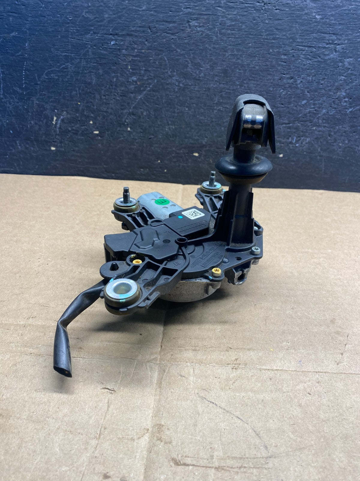 2017 to 2021 Nissan Rogue Rear Windshield Wiper Motor AE8235 DG2