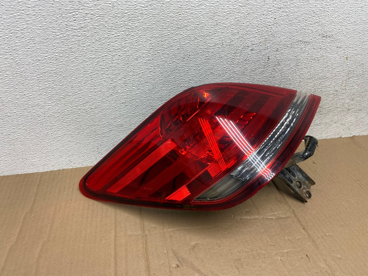 2005-2010 Toyota Avalon Left Driver Lh Side Tail Light AE8920 LK2