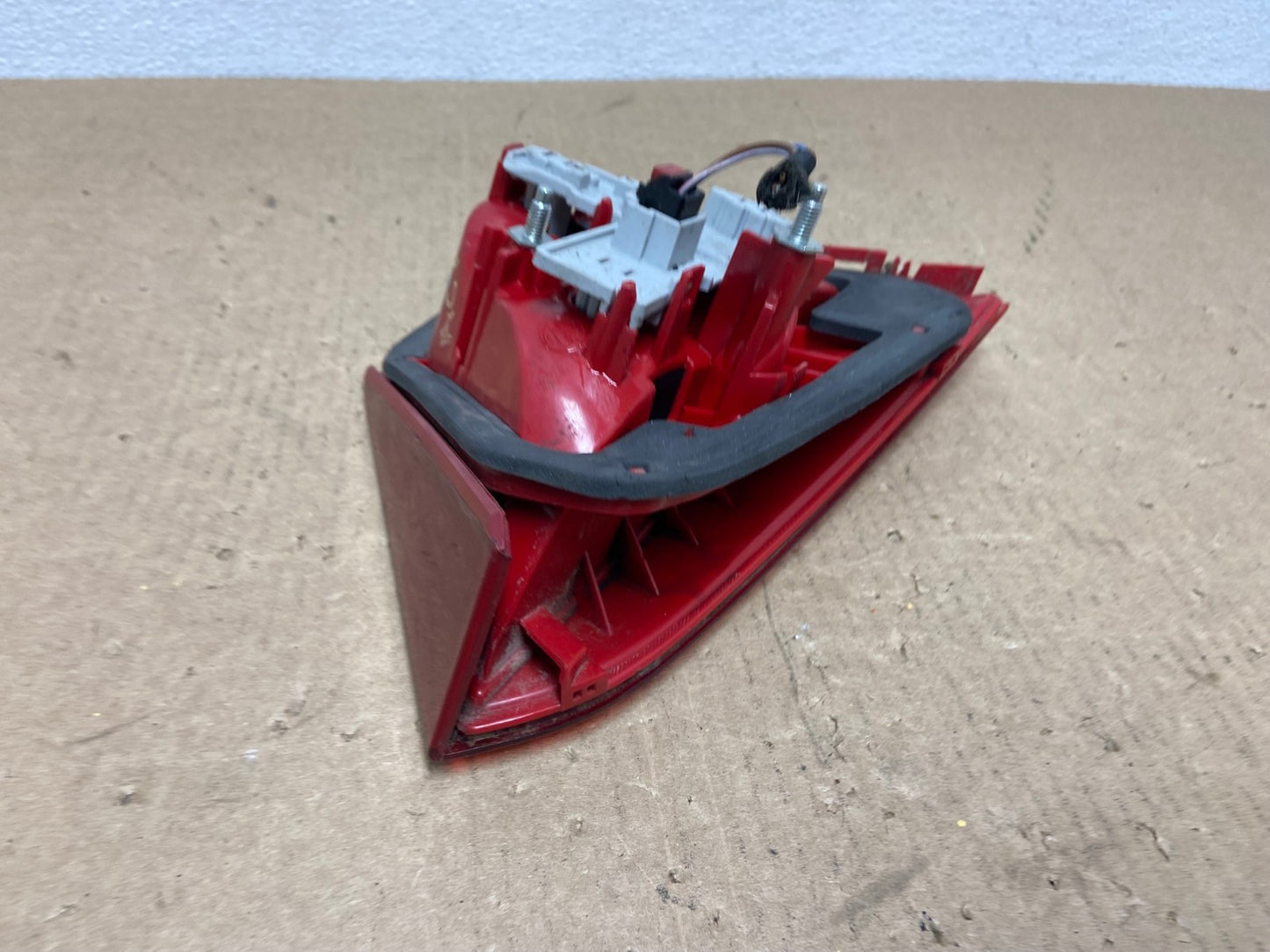 2012 to 2015 Volkswagen Passat Right Passenger Tail light inner Oem AC1284 LK5