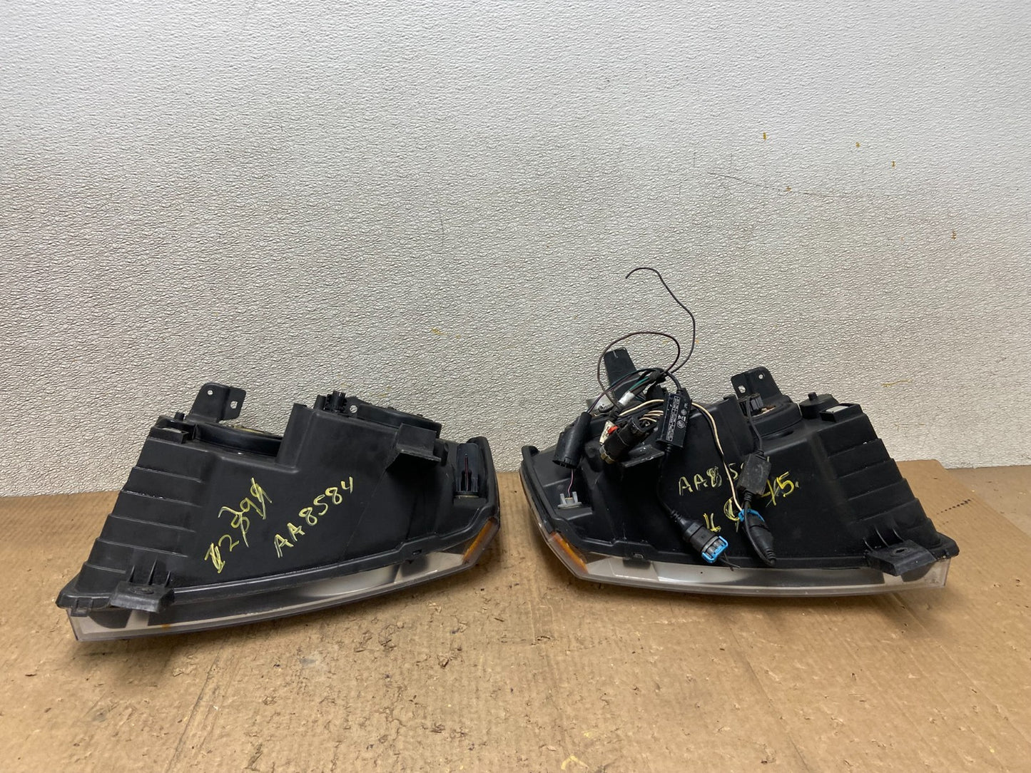 2005-2007 Jeep Grand Cherokee Left+Right Halogen Headlights AA8584 DW9
