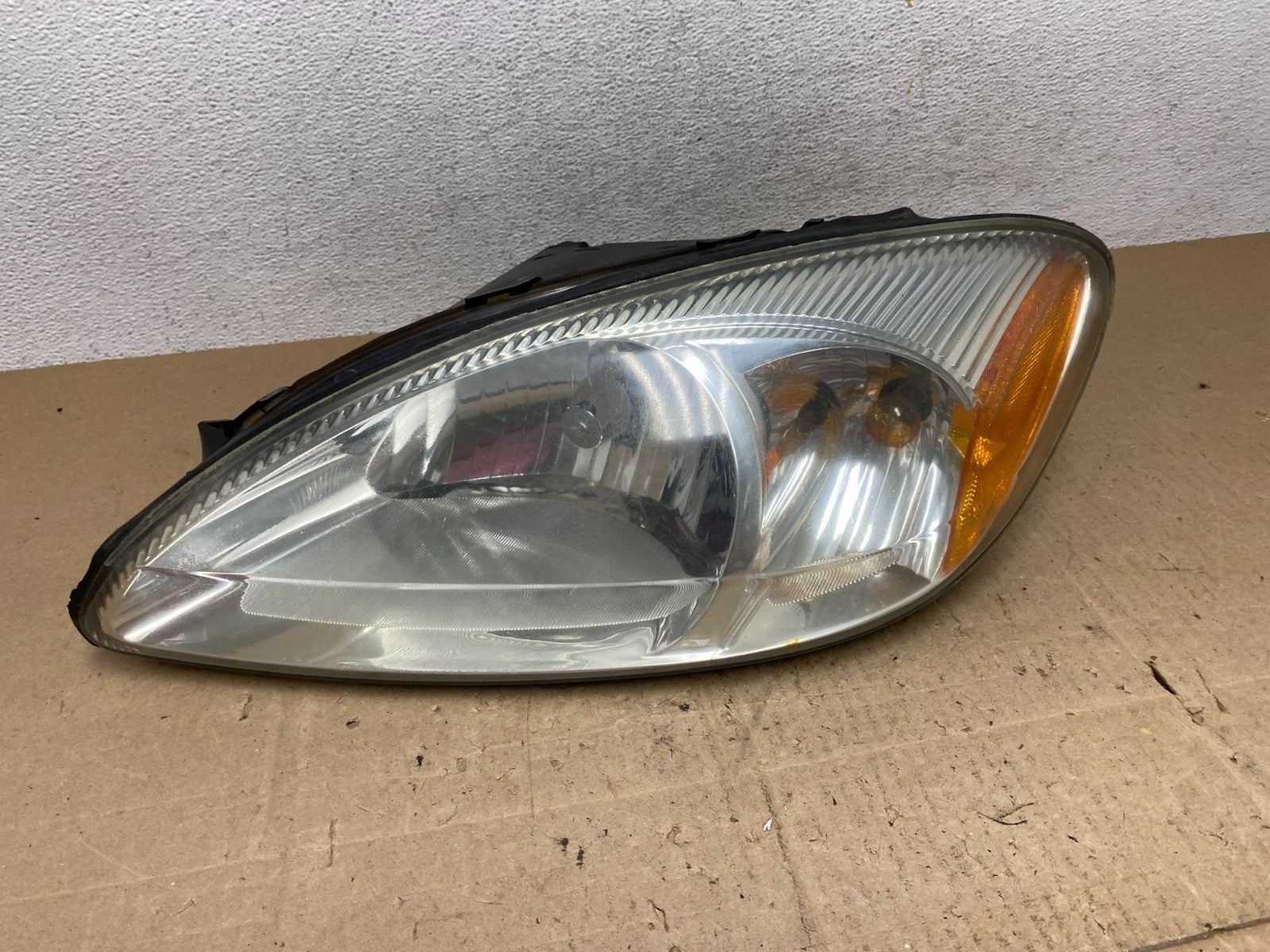 2000 to 2007 Ford Taurus Left Driver LH Side Halogen Headlight AE6513 DW0