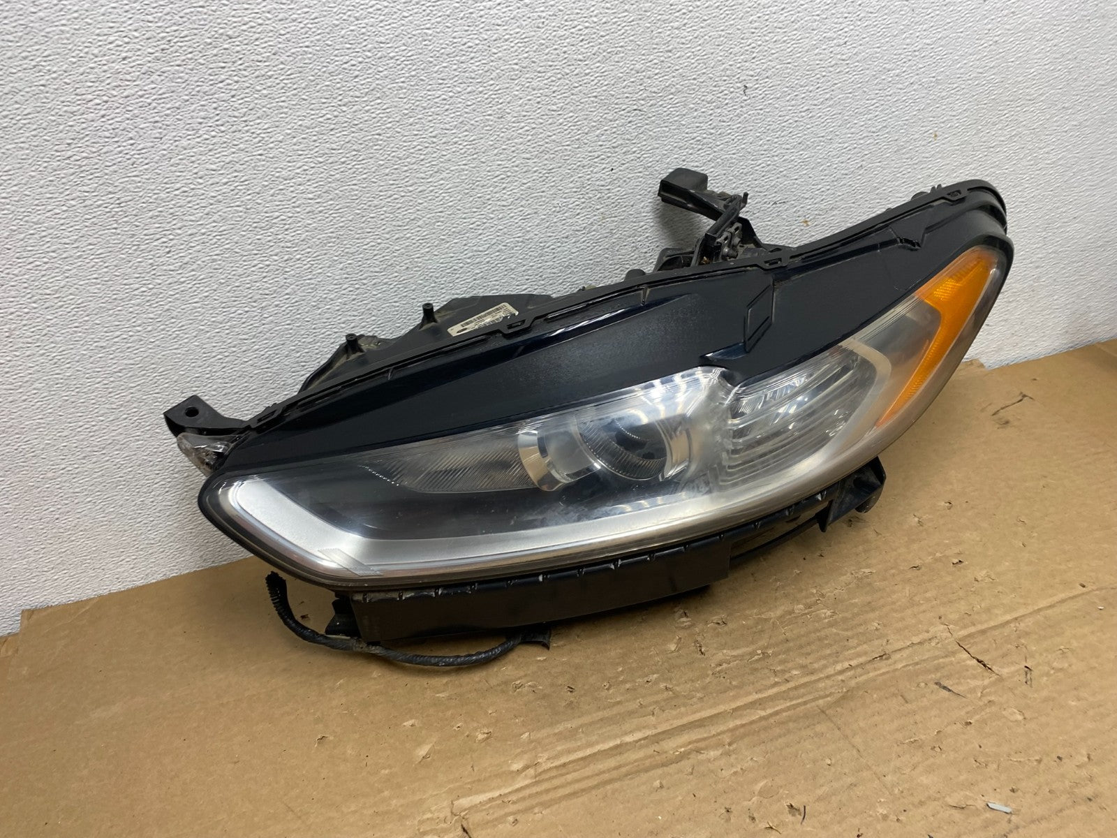 2013 to 2016 Ford Fusion Left Driver Lh Side Headlight AD4020 DW2