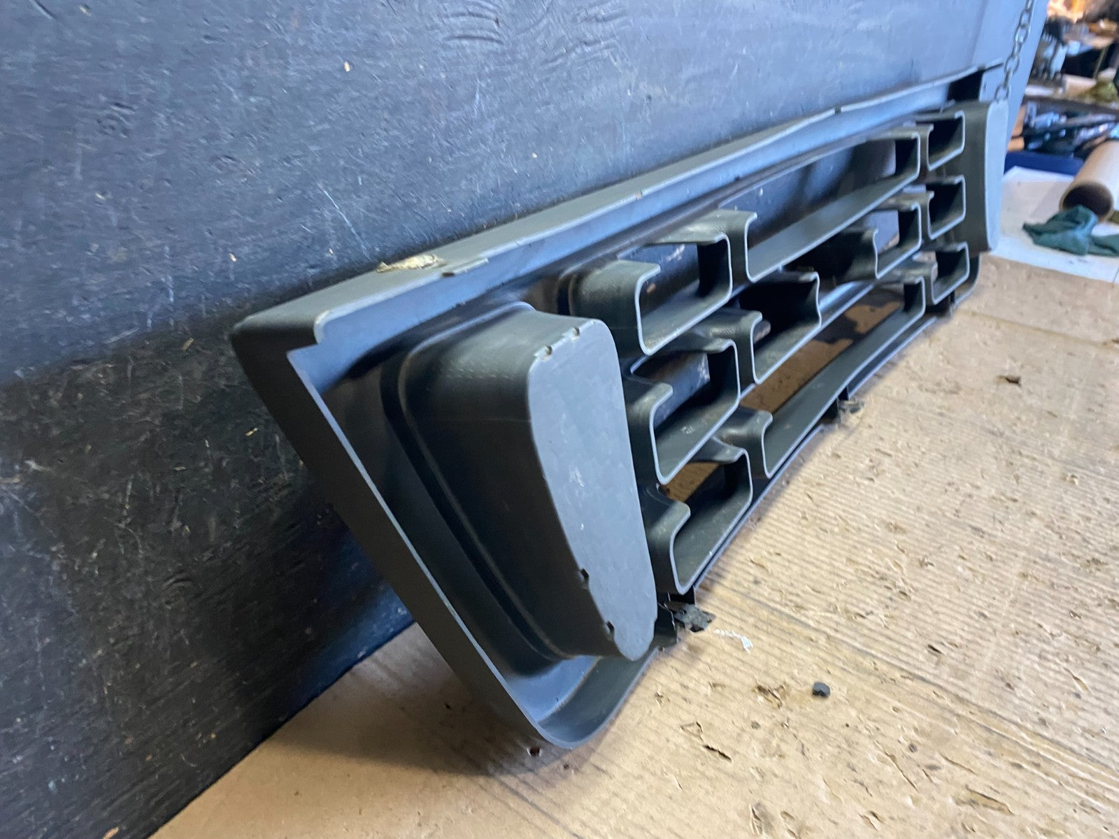 2003 to 2007 Ford Econoline E150 E250 E350 Front Grille Grille OEM S9571 DG5