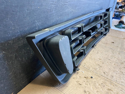 2003 to 2007 Ford Econoline E150 E250 E350 Front Grille Grille OEM S9571 DG5