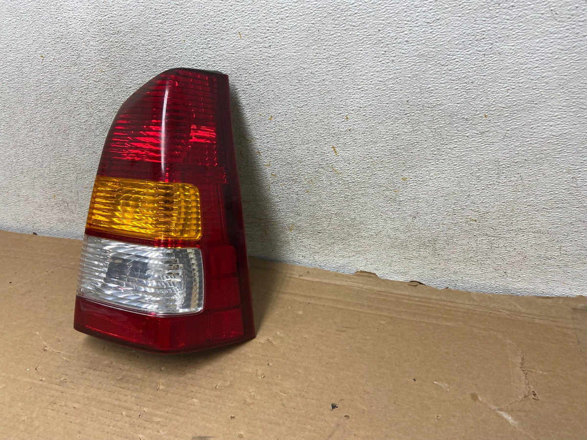 2001 2002 2003 2004 Mazda Tribute Right Passenger Rh Tail Light AH8359 LK2