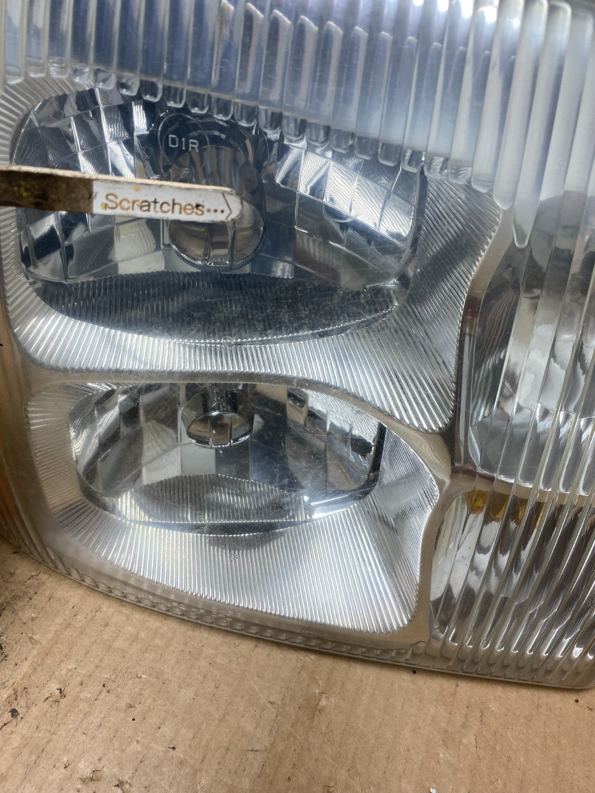 2002-2006 Cadillac Escalade Right Passenger Side Xenon HID Headlight AI89393