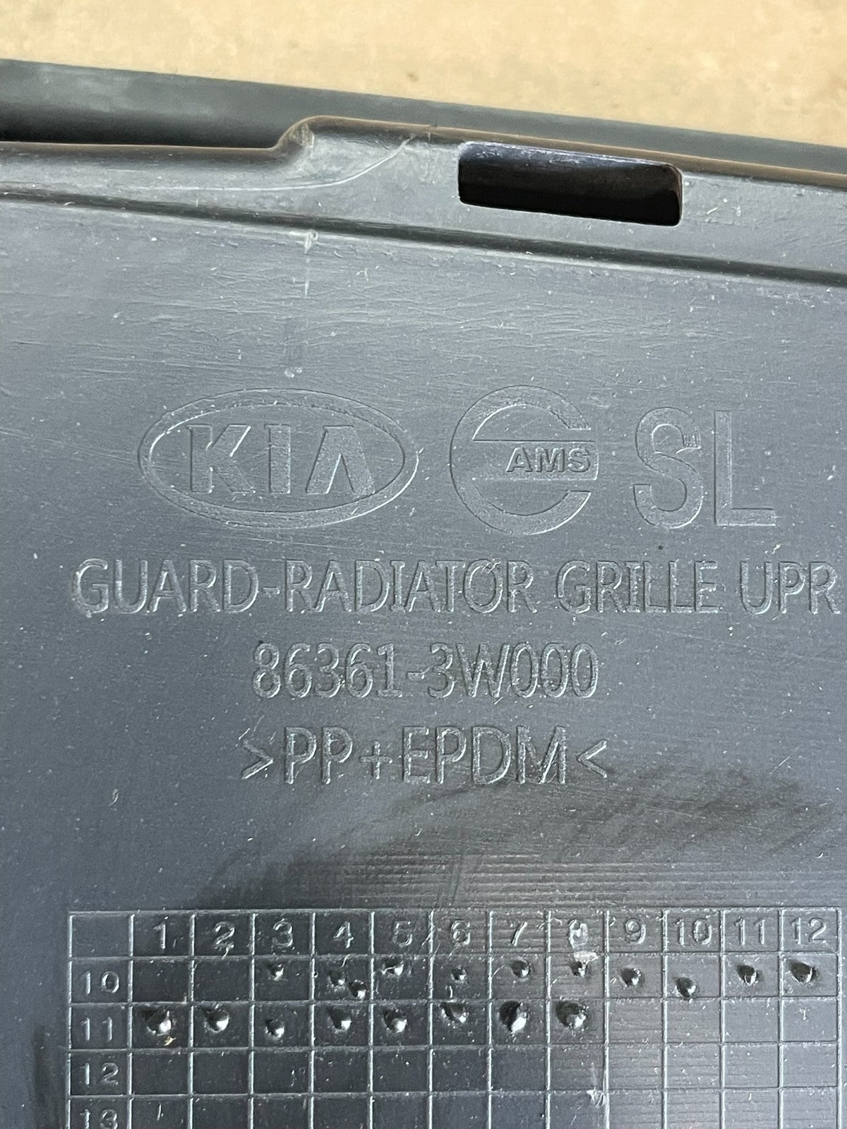 2011 to 2016 Kia Sportage Front Radiator Upper Cover Sight Shield af3518 DG4