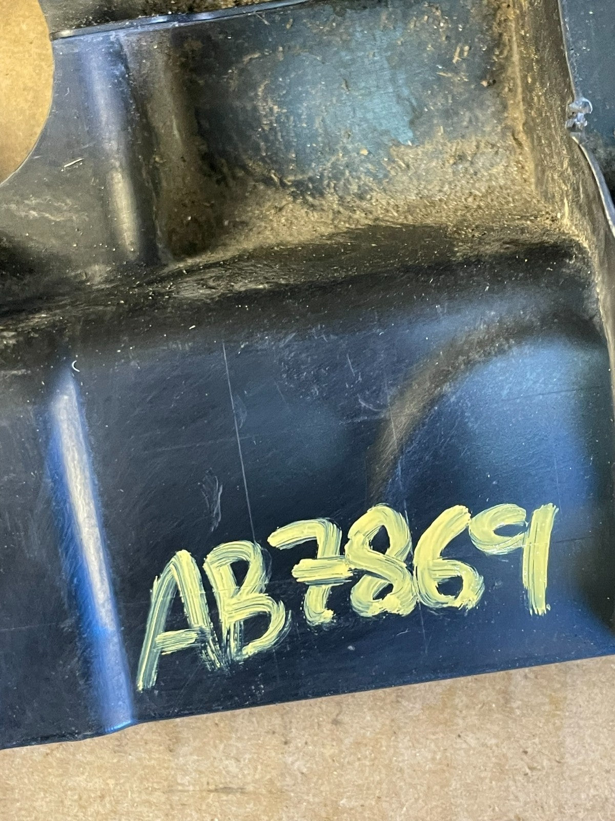 2006 to 2007 Subaru Tribeca 3.0 Lower Center Engine Cover Trim OEM ab7869 DG8