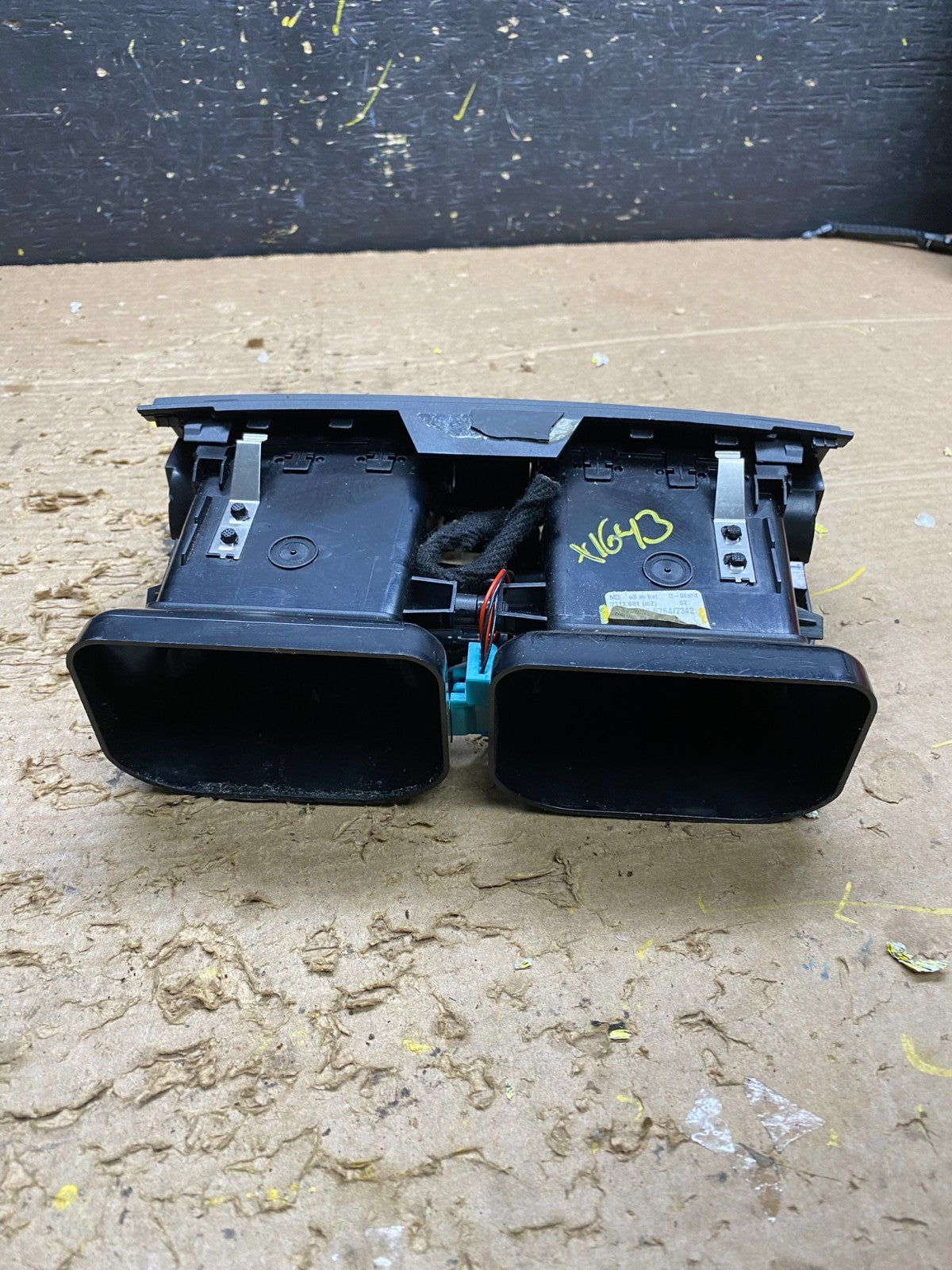 2010-2013 OEM Mercedes A207 E550 Front Center Dash AC Air Vent Trim OEM X1643 DG3