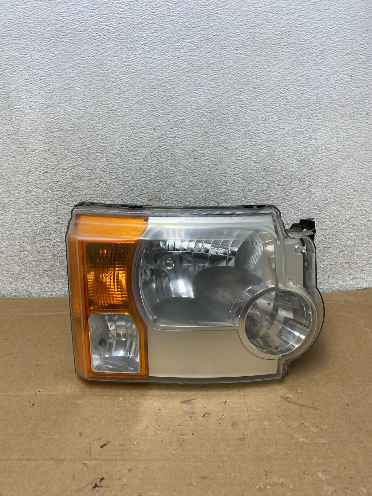 2005 - 2009 Land Rover Lr3 Right Passenger Rh Side Halogen Headlight AH8267 DW0
