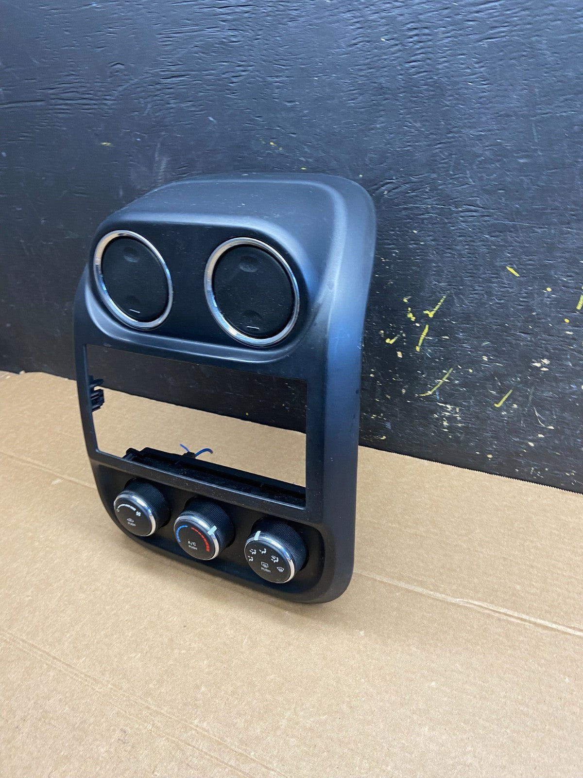 2011 to 2017 Jeep Compass Dash Climate Temperature Control Radio Bezel w6416 DG1
