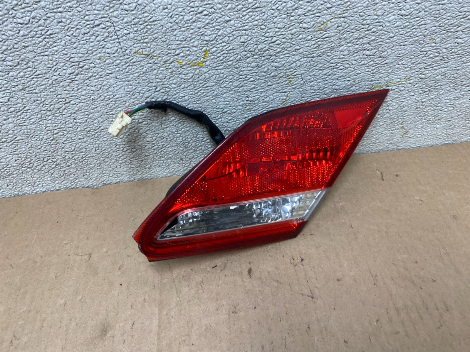 2008-2010 Toyota Avalon Right Passenger Side Tail Light Inner Oem W0742 DW0