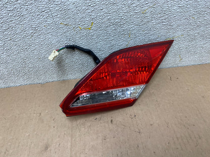 2008-2010 Toyota Avalon Right Passenger Side Tail Light Inner Oem W0742 DW0