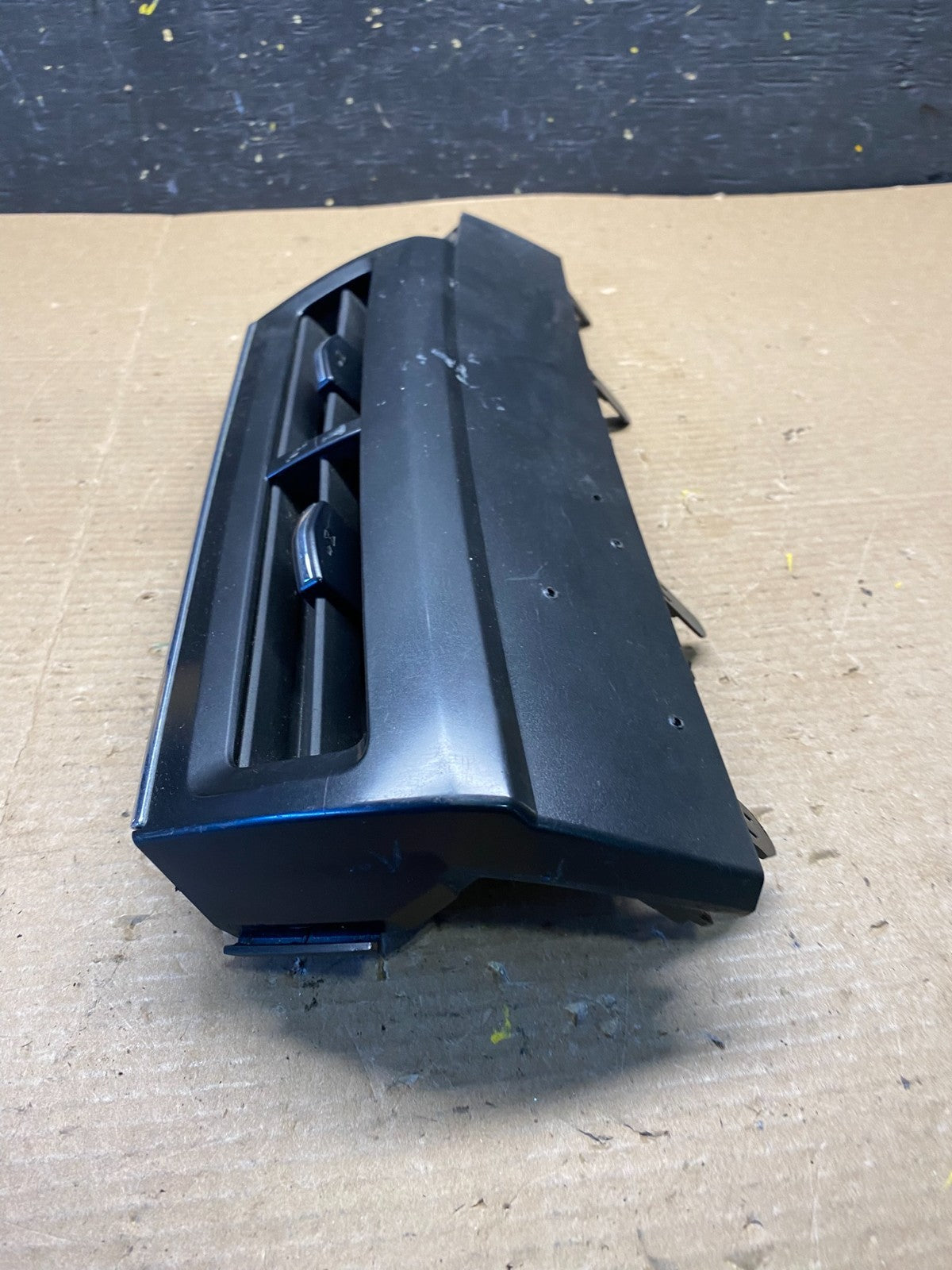 2012 to 2017 Toyota Prius V Center Dash A/C Air Vents With Trim Q9662 DG3