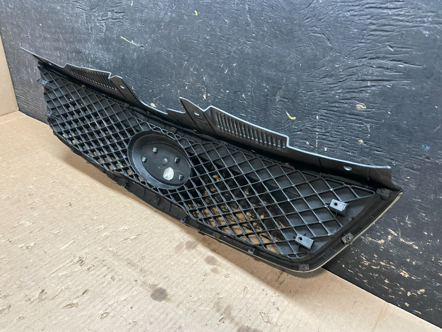 2010 to 2013 Kia Forte Koup Black Front Upper Bumper Grill Grille Y9676  DG6