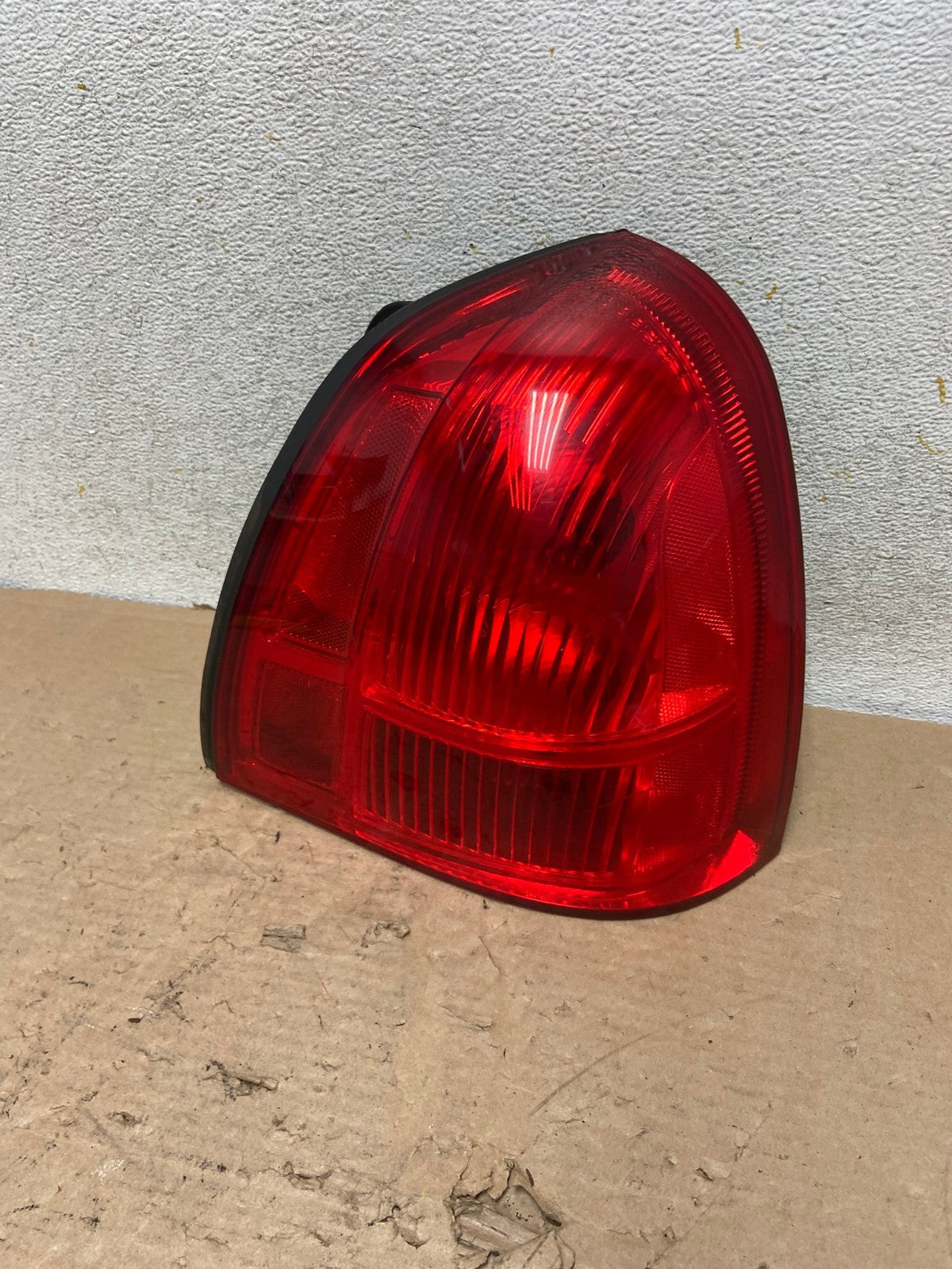 2003 to 2011 Lincoln Town Car Right Passenger Rh Tail Light AI1088 LK0