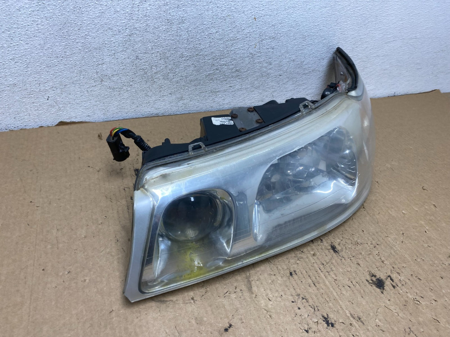 1999-2001 Lincoln & Town Car Left Driver LH Headlight Halogen AG2368 DW2