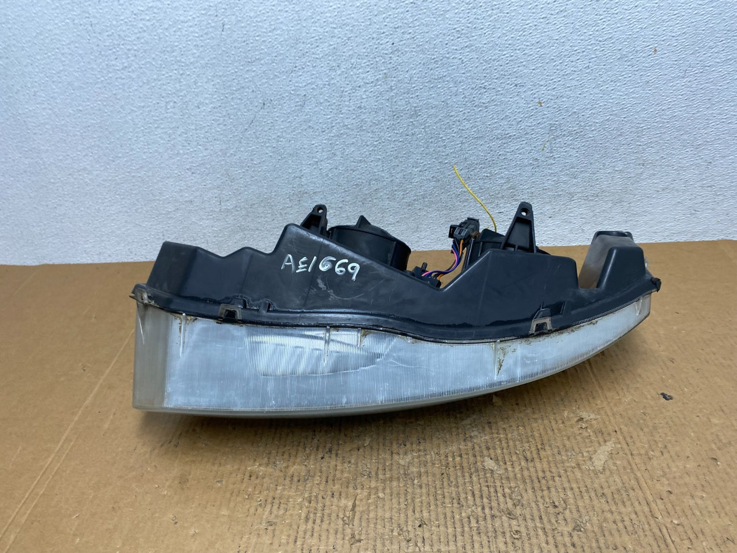 2003 to 2007 Saturn Ion Halogen Headlight Right Passenger RH Side AE1669 DW7