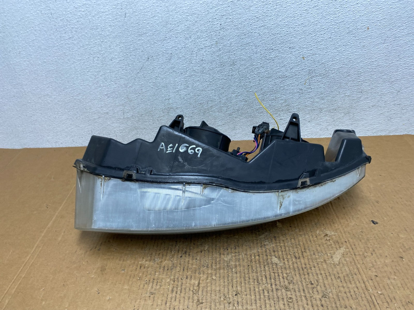 2003 to 2007 Saturn Ion Halogen Headlight Right Passenger RH Side AE1669 DW7