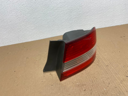 2000 2001 Lexus ES300 Outer Right Passenger RH Side Tail Light Oem AB6511 LK2